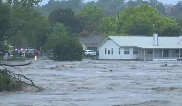 民信配资 45分钟河水涨了6.6米 美国德州洪灾死亡人数上升至111人｜国际观察