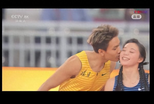 元宝枫资本 CCTV8K高清官宣! 何锦櫶与刘峡君恋爱了 全运会田径赛场第一份狗粮